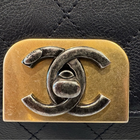 Chanel Quilted Small flap bag with mixed metal CC - Picture 3 of 7